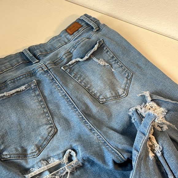 Excellent condition. Simple society size 7/28 skinny jeans. - Picture 6 of 6